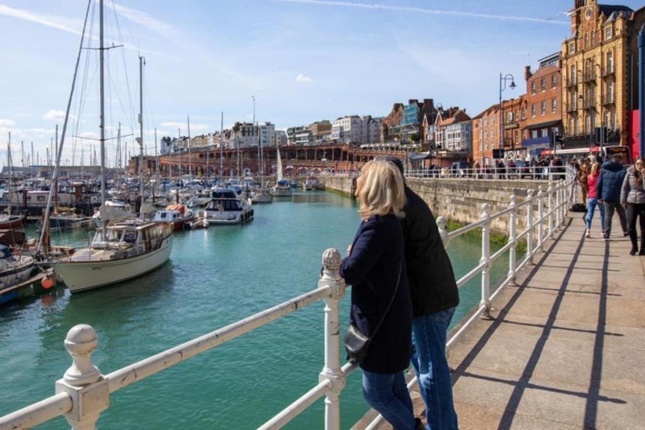 Vitamin Sea - Beachfront Apartment - Sleeps 4 Ramsgate Eksteriør billede