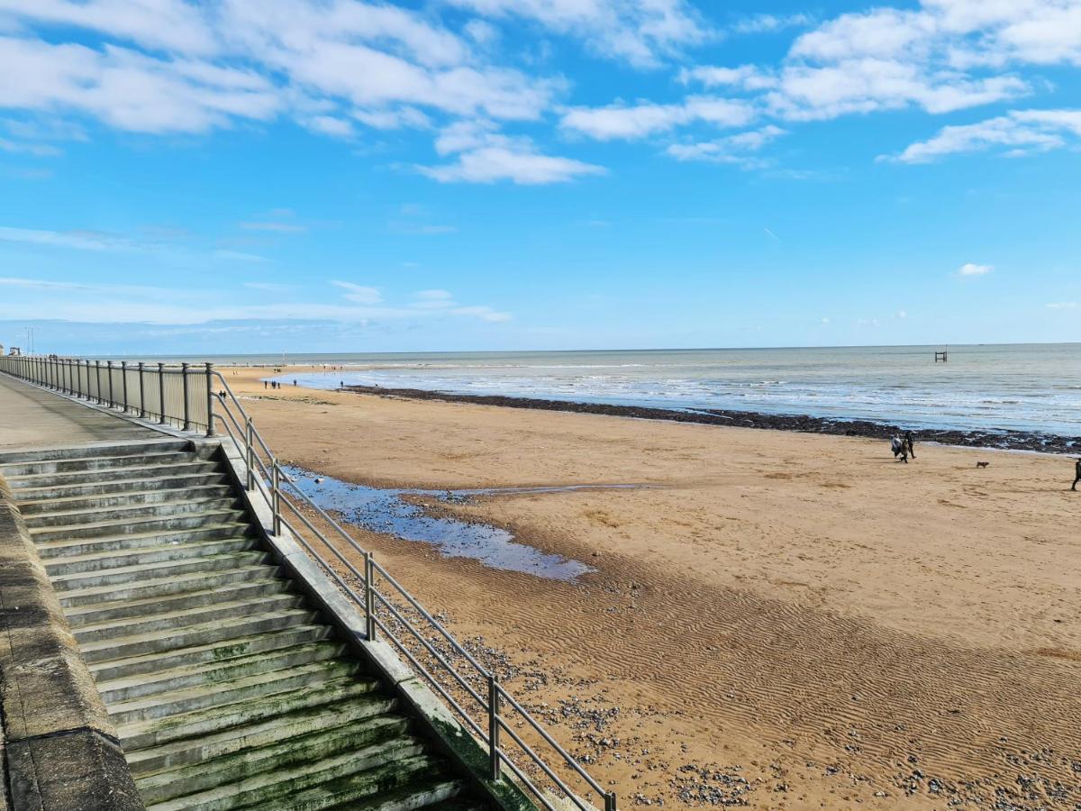 Vitamin Sea - Beachfront Apartment - Sleeps 4 Ramsgate Eksteriør billede